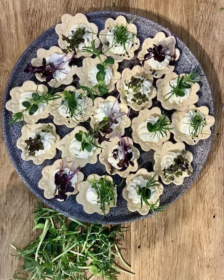 Ærteskudssalat med citron og parmesan